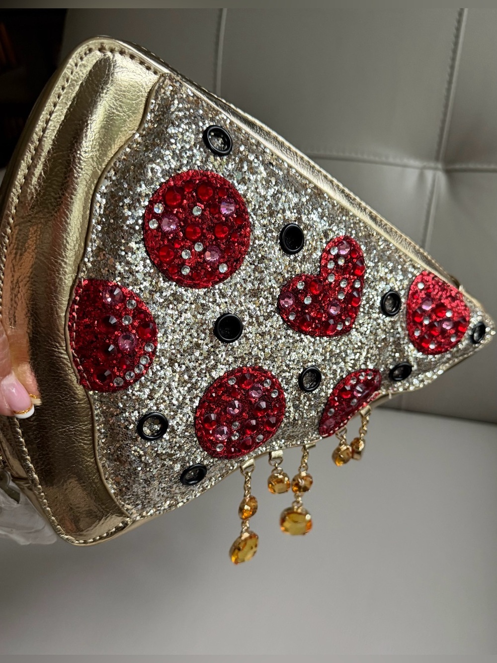 🍕1st Edt. Betsey Johnson Kitsch Pizza bag w hanging cheese & Parmesan zip tab - Picture 10 of 10